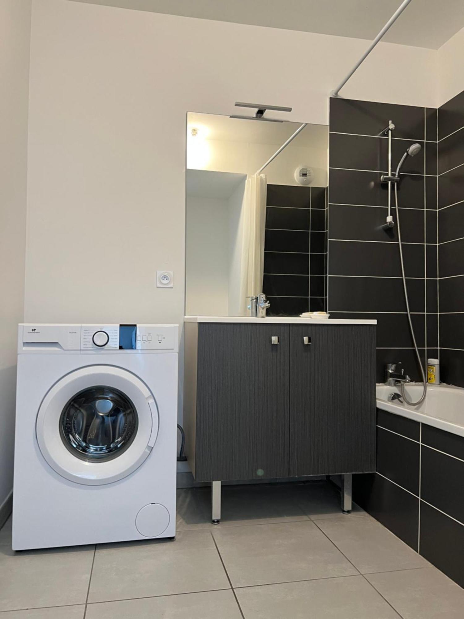 Neuve Le K 10 Mn Gare, Parking , Tram Apartment Montpellier